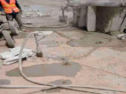 全椒水泥混凝土路面板底注浆技术 路面脱空注浆整治方案